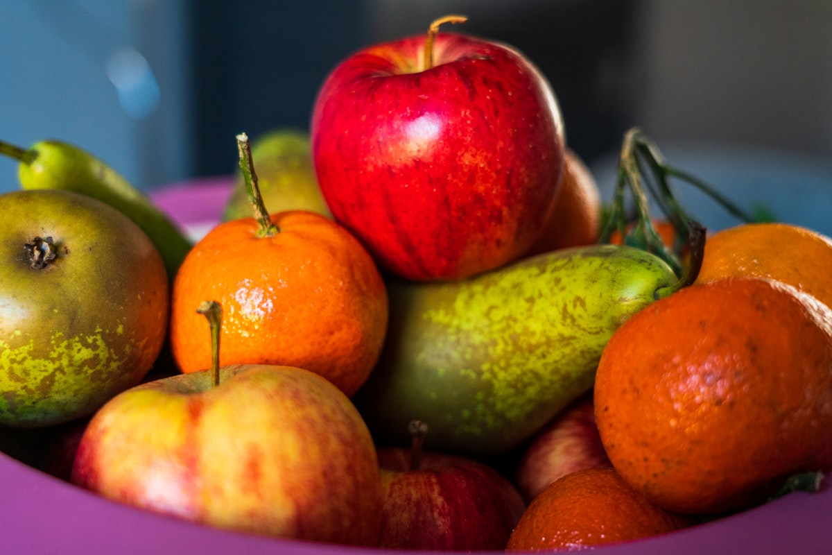 Frutti di bosco come mirtilli e fragole, ricchi di antociani